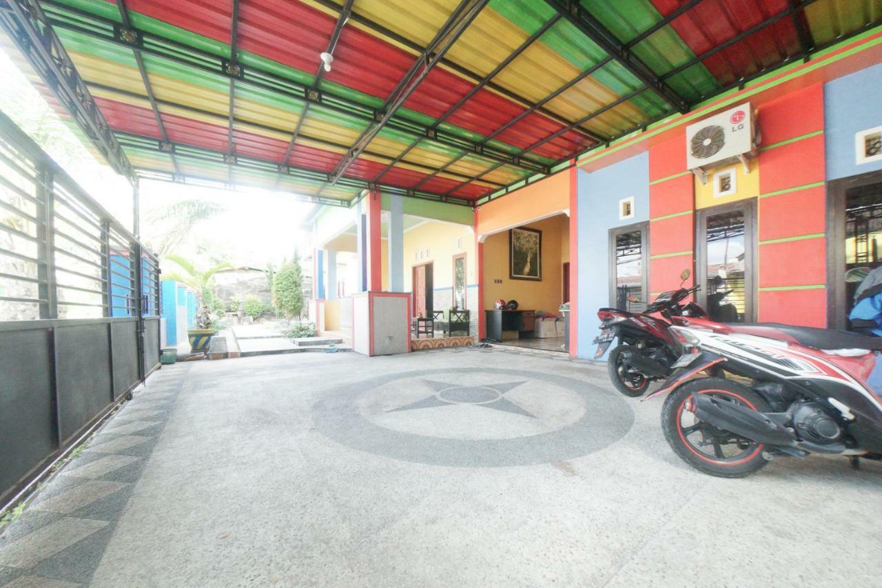 RedDoorz Syariah near Mall Roxy Banyuwangi 2 Luaran gambar