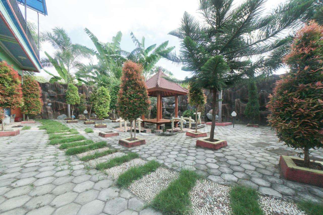 RedDoorz Syariah near Mall Roxy Banyuwangi 2 Luaran gambar