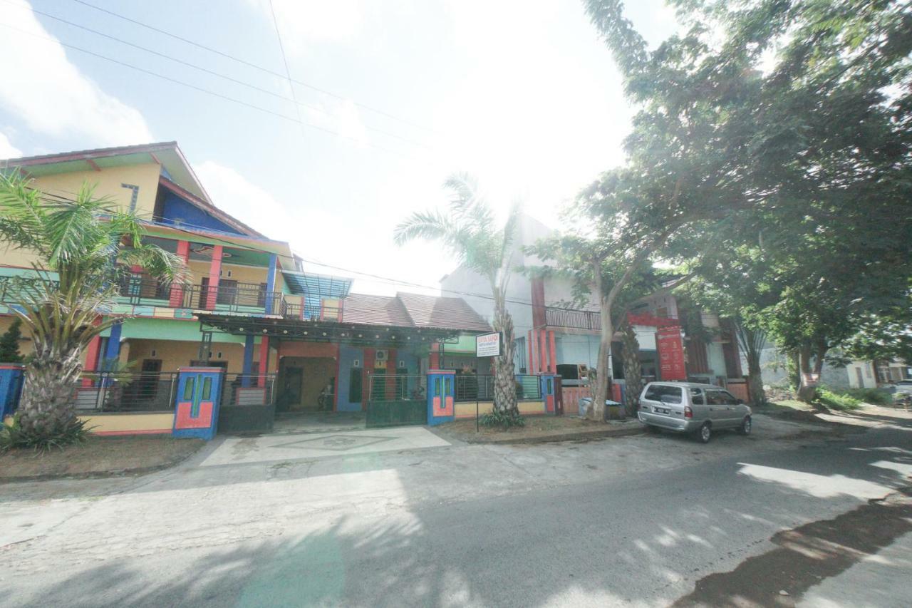 RedDoorz Syariah near Mall Roxy Banyuwangi 2 Luaran gambar