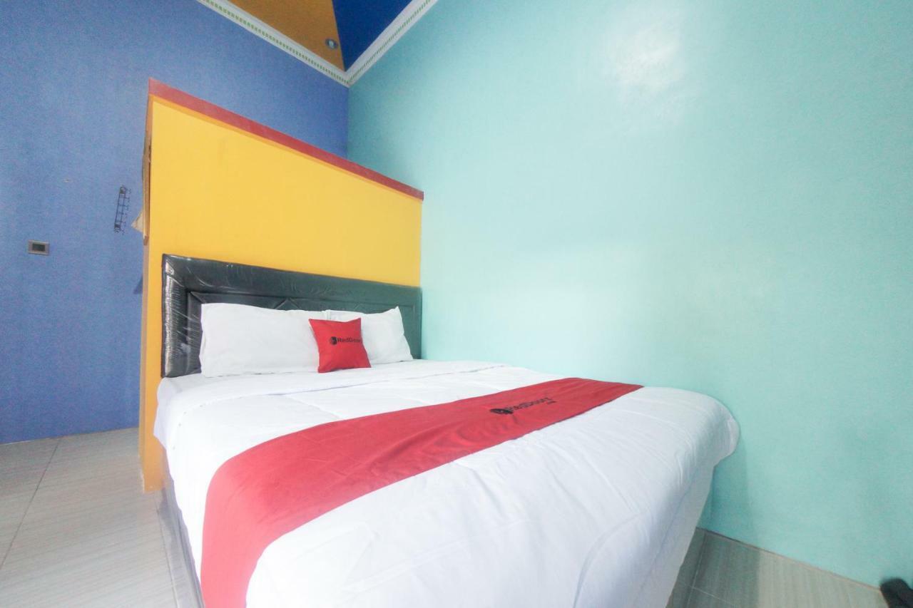 RedDoorz Syariah near Mall Roxy Banyuwangi 2 Luaran gambar