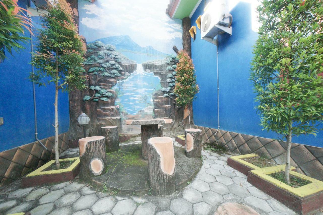 RedDoorz Syariah near Mall Roxy Banyuwangi 2 Luaran gambar